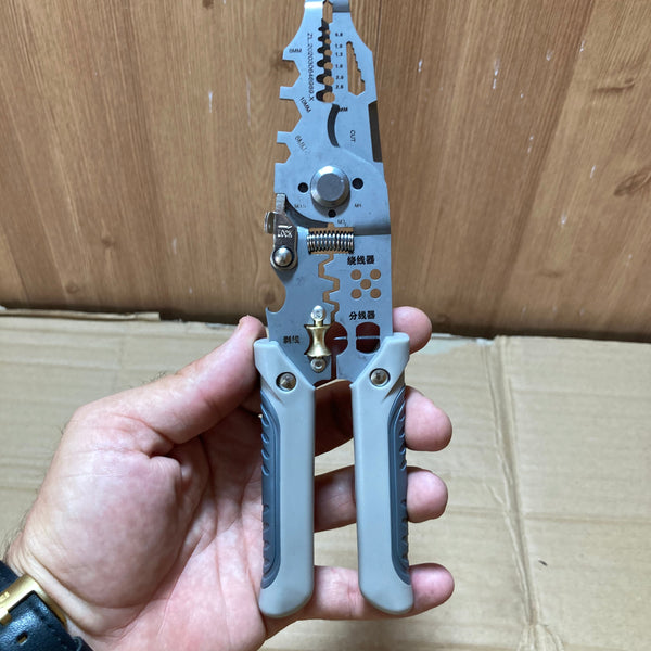 Multifunctional Wire Stripping Pliers