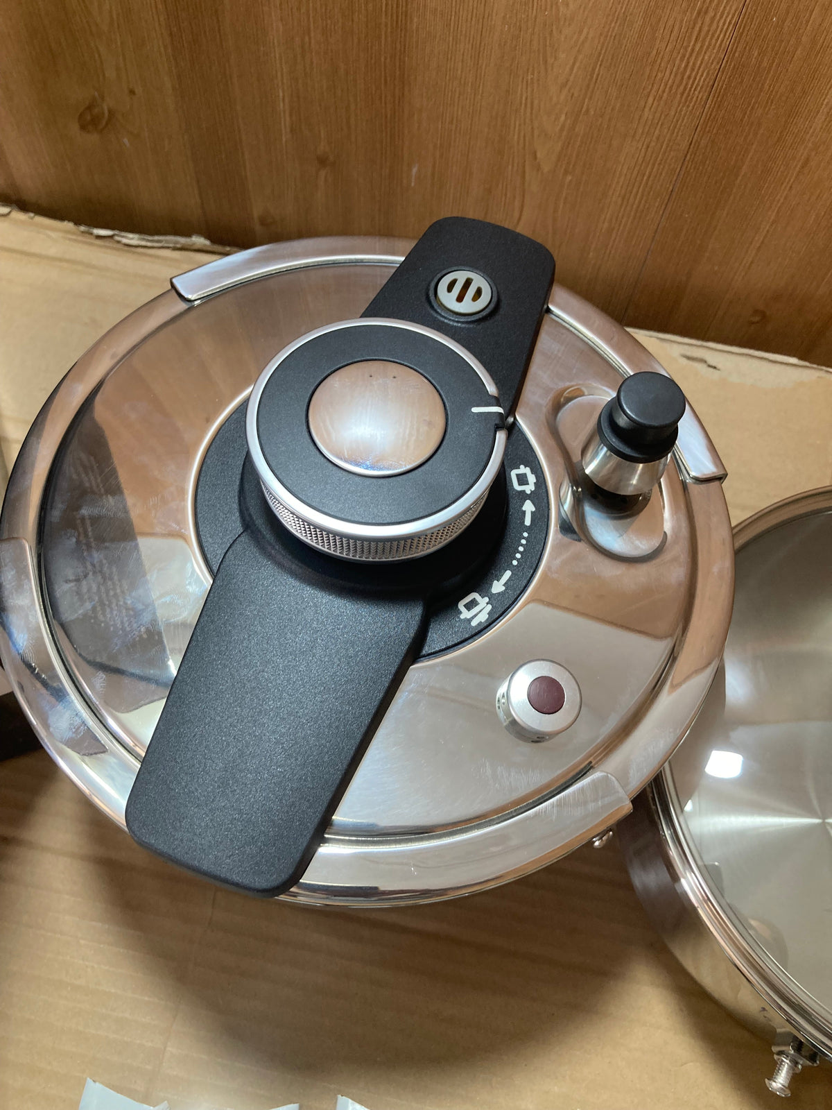 Lot Imported Happy Unique 4+6L Stainless Steel Pressure Cooker With Steamer